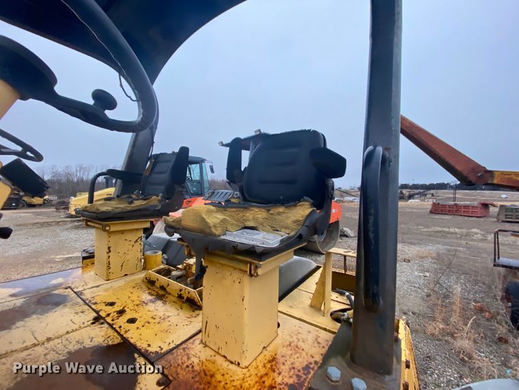 image for item DM2747 Sakai GW750  pneumatic roller