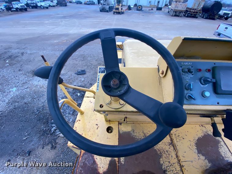 image for item DM2747 Sakai GW750  pneumatic roller