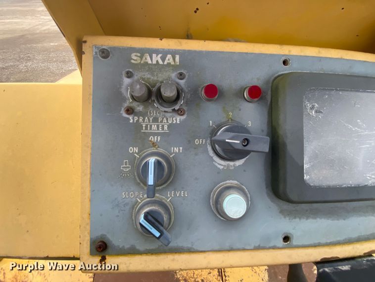 image for item DM2747 Sakai GW750  pneumatic roller