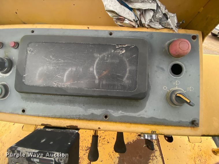 image for item DM2747 Sakai GW750  pneumatic roller