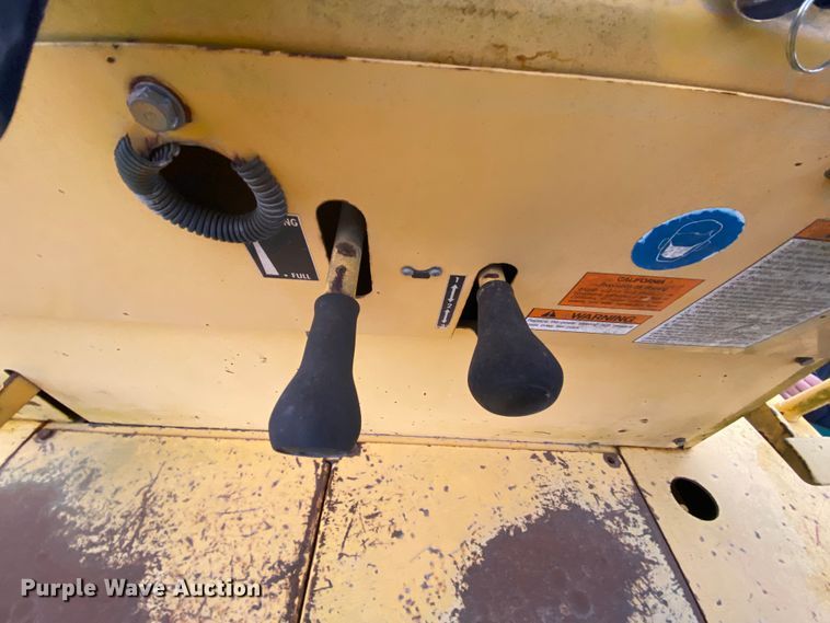 image for item DM2747 Sakai GW750  pneumatic roller