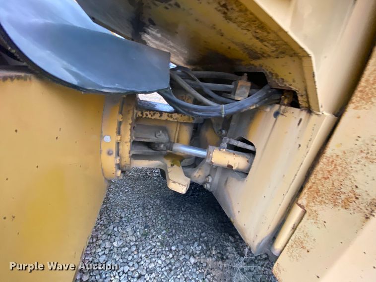 image for item DM2747 Sakai GW750  pneumatic roller