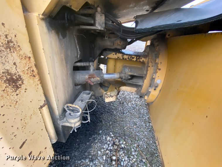 image for item DM2747 Sakai GW750  pneumatic roller