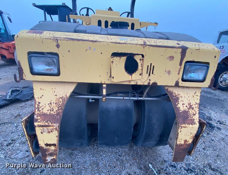 image for item DM2747 Sakai GW750  pneumatic roller