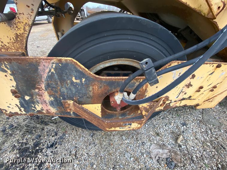 image for item DM2747 Sakai GW750  pneumatic roller