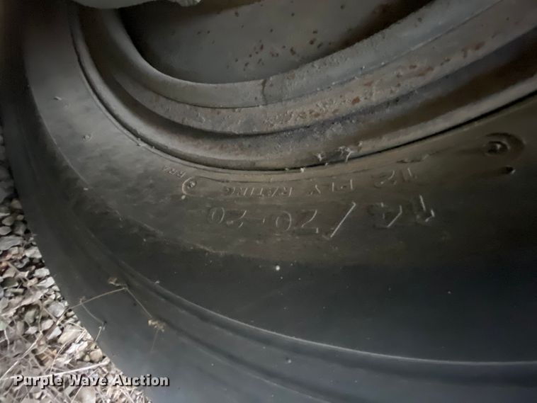 image for item DM2747 Sakai GW750  pneumatic roller