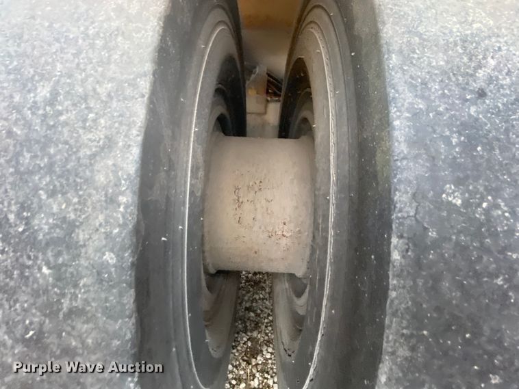 image for item DM2747 Sakai GW750  pneumatic roller