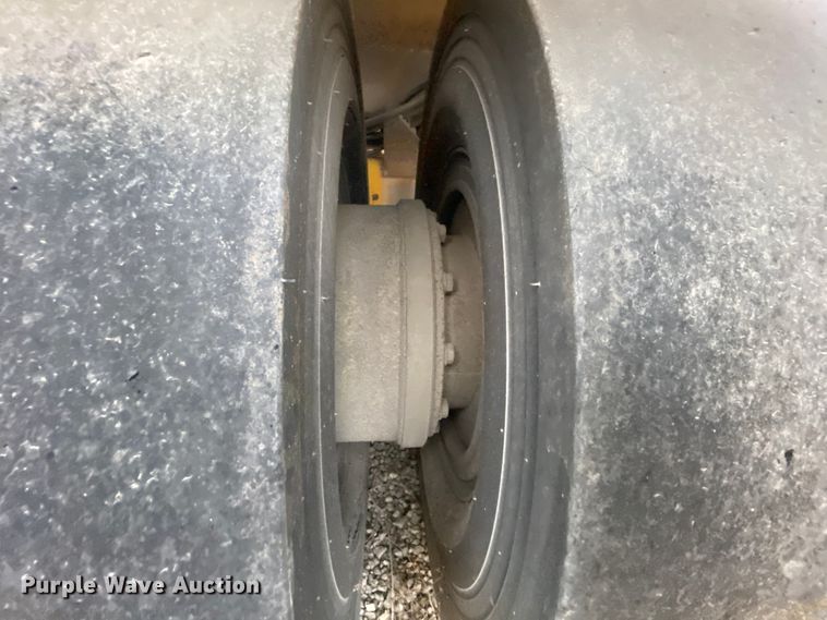 image for item DM2747 Sakai GW750  pneumatic roller