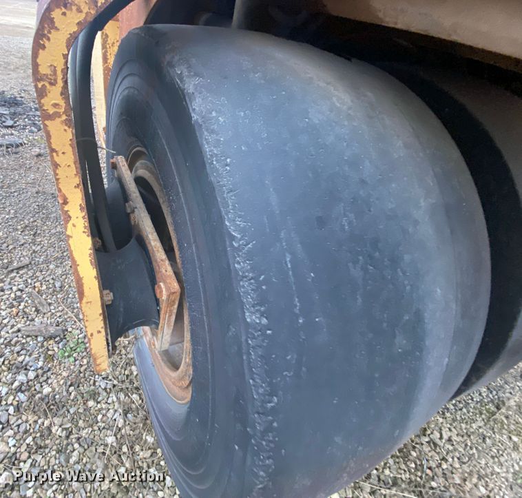 image for item DM2747 Sakai GW750  pneumatic roller