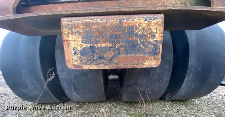 image for item DM2747 Sakai GW750  pneumatic roller