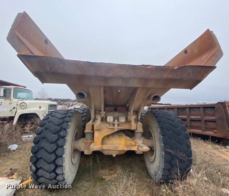 image for item DM2751 2001 Caterpillar 725  haul truck