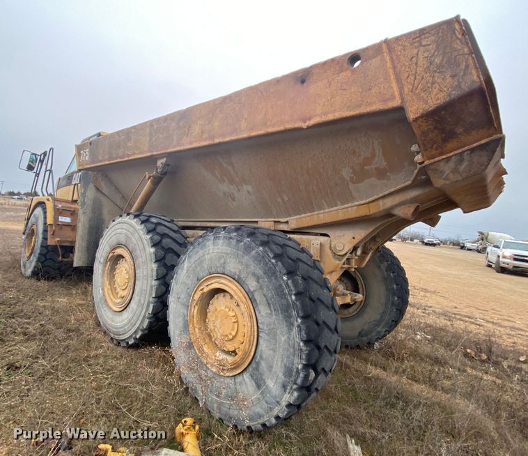 image for item DM2751 2001 Caterpillar 725  haul truck