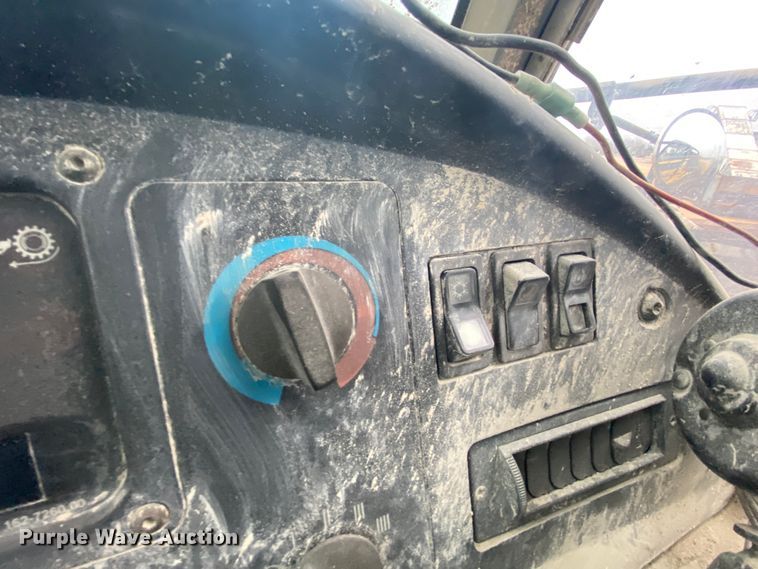 image for item DM2751 2001 Caterpillar 725  haul truck