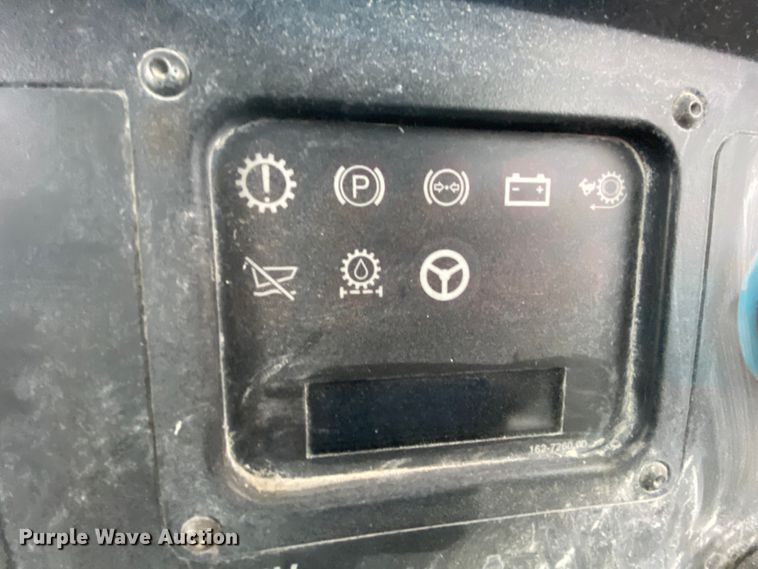 image for item DM2751 2001 Caterpillar 725  haul truck