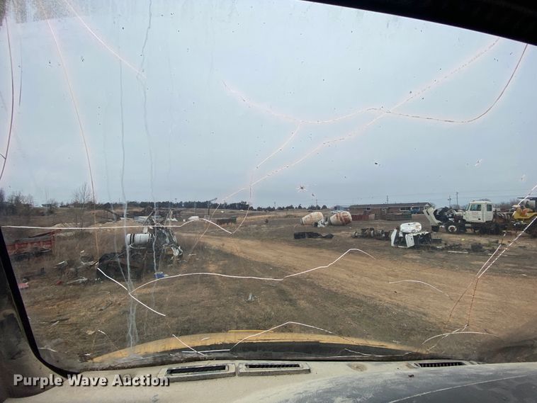 image for item DM2751 2001 Caterpillar 725  haul truck