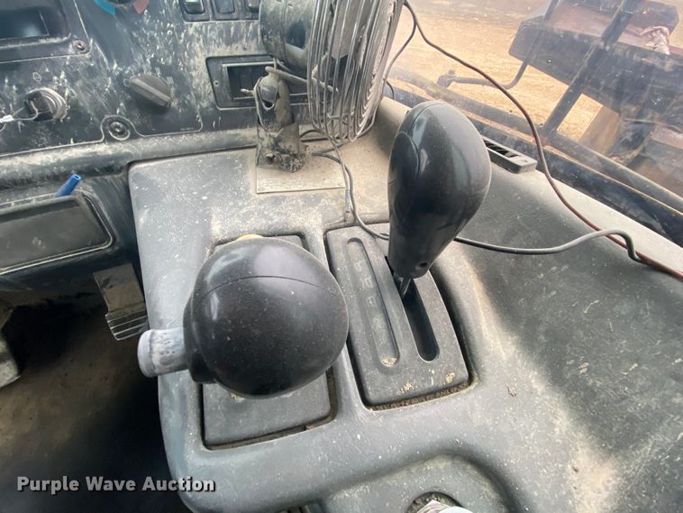 image for item DM2751 2001 Caterpillar 725  haul truck