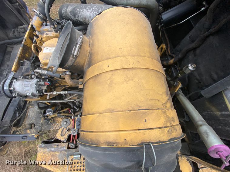 image for item DM2751 2001 Caterpillar 725  haul truck