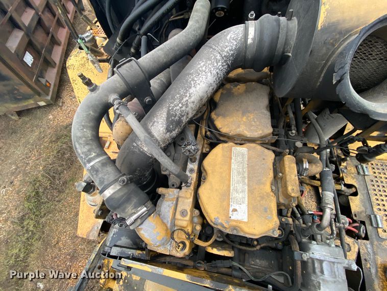 image for item DM2751 2001 Caterpillar 725  haul truck