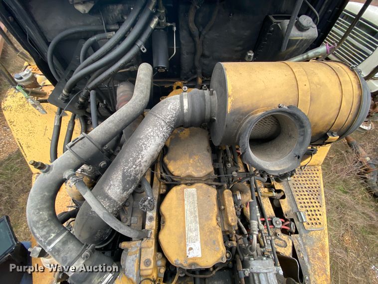 image for item DM2751 2001 Caterpillar 725  haul truck