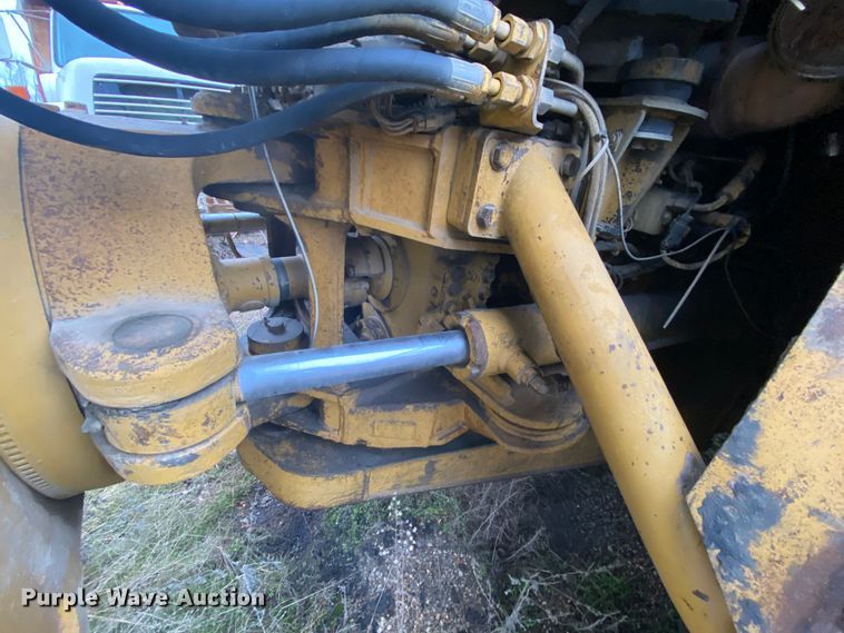 image for item DM2751 2001 Caterpillar 725  haul truck