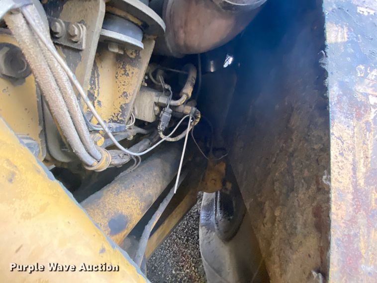 image for item DM2751 2001 Caterpillar 725  haul truck