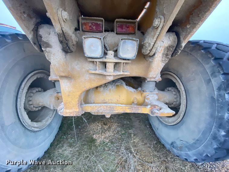 image for item DM2751 2001 Caterpillar 725  haul truck