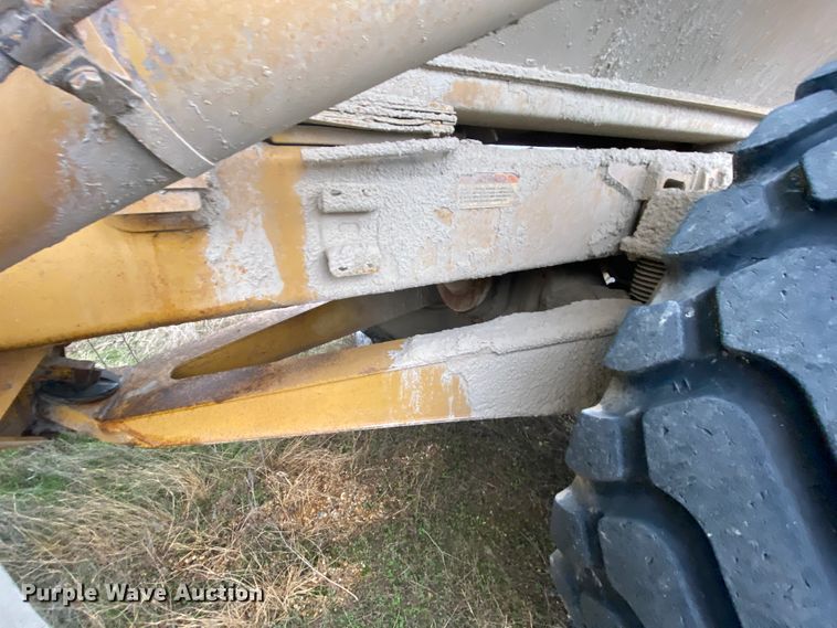 image for item DM2751 2001 Caterpillar 725  haul truck