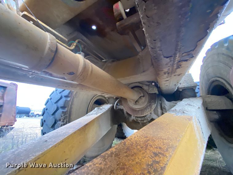 image for item DM2751 2001 Caterpillar 725  haul truck