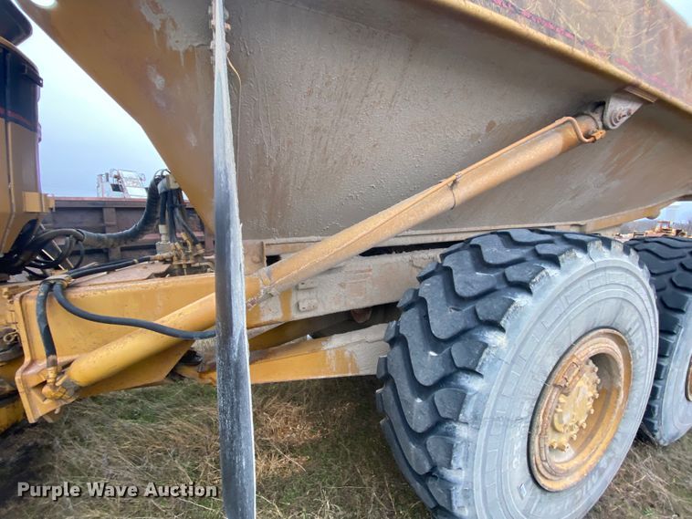 image for item DM2751 2001 Caterpillar 725  haul truck