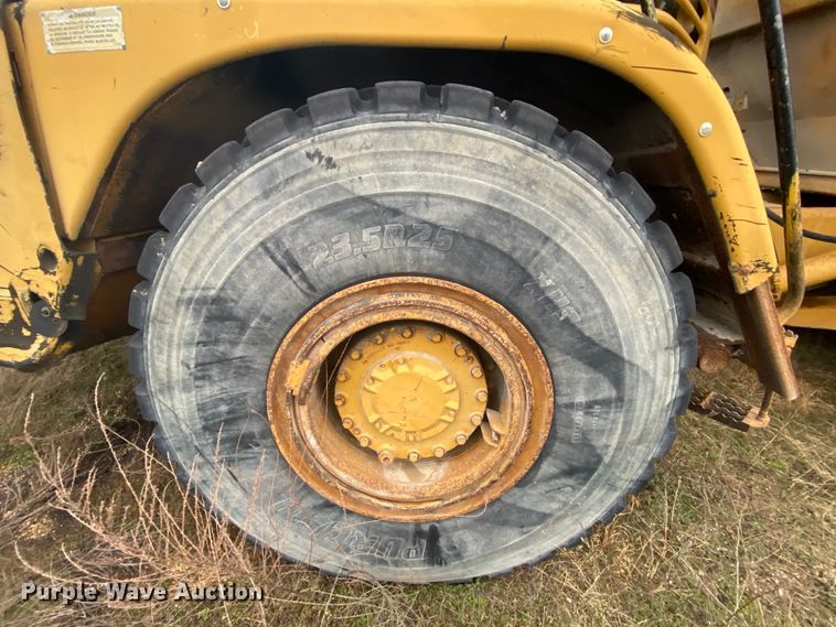 image for item DM2751 2001 Caterpillar 725  haul truck