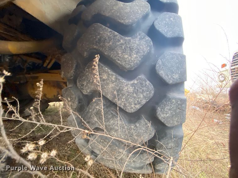 image for item DM2751 2001 Caterpillar 725  haul truck