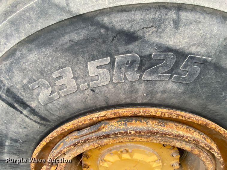 image for item DM2751 2001 Caterpillar 725  haul truck