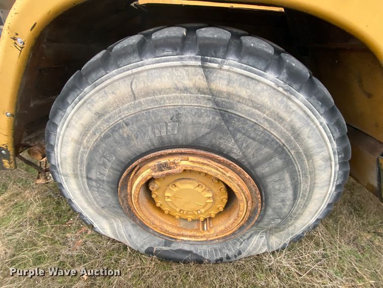 image for item DM2751 2001 Caterpillar 725  haul truck