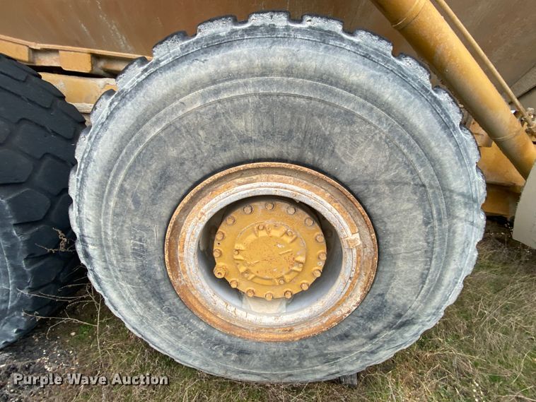 image for item DM2751 2001 Caterpillar 725  haul truck