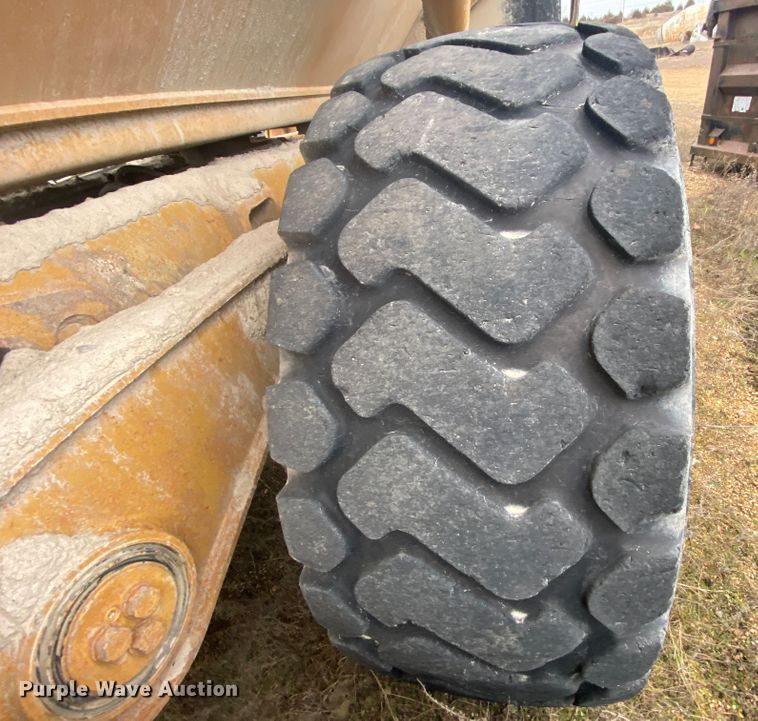 image for item DM2751 2001 Caterpillar 725  haul truck