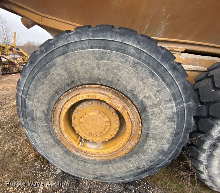 image for item DM2751 2001 Caterpillar 725  haul truck