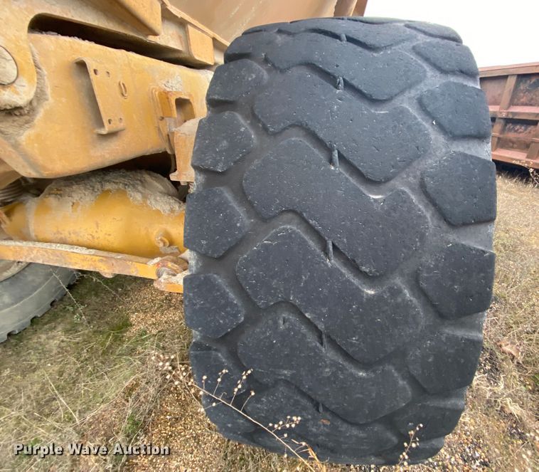 image for item DM2751 2001 Caterpillar 725  haul truck