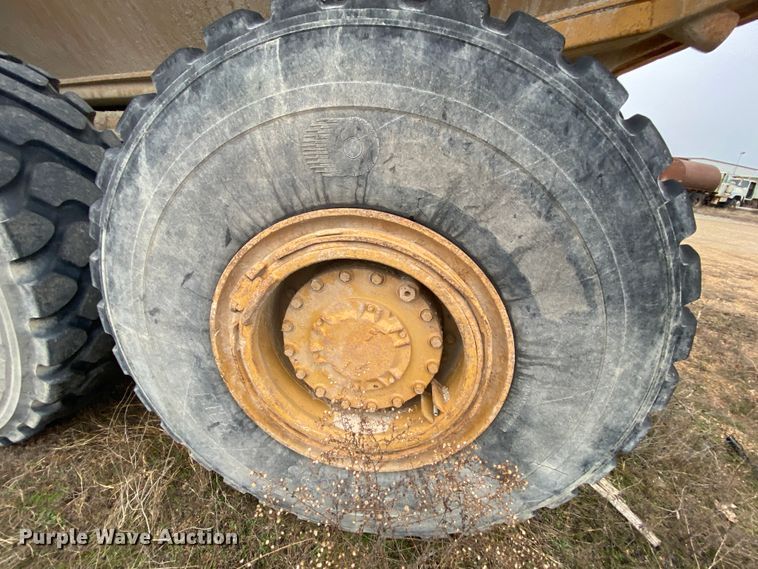 image for item DM2751 2001 Caterpillar 725  haul truck