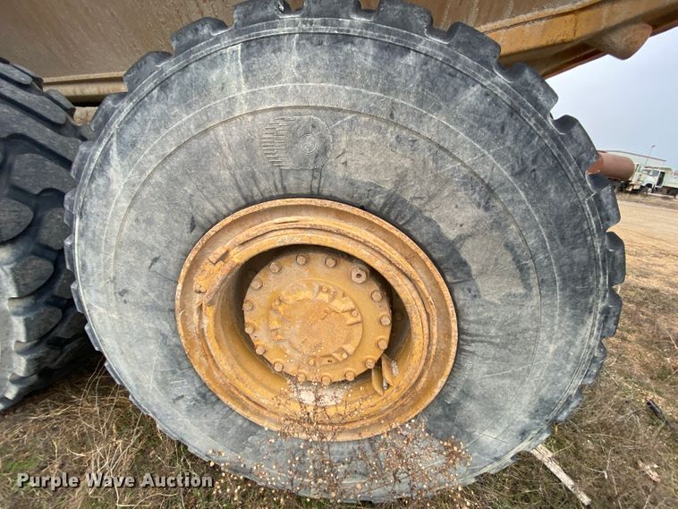 image for item DM2751 2001 Caterpillar 725  haul truck