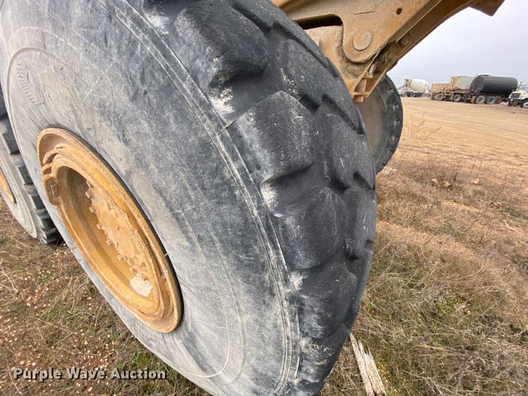 image for item DM2751 2001 Caterpillar 725  haul truck