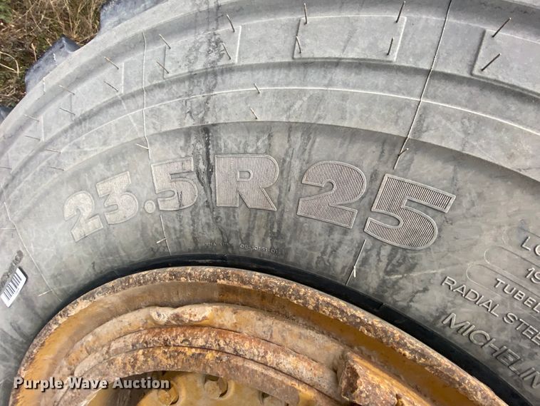 image for item DM2751 2001 Caterpillar 725  haul truck