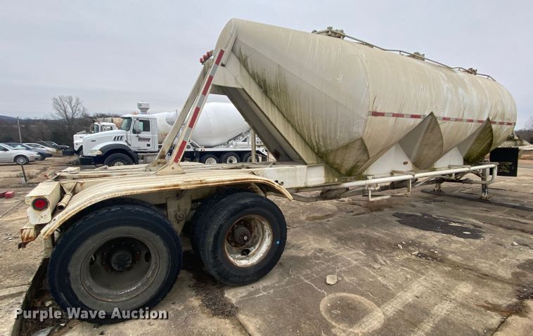 image for item DM2759 1978 Fruehauf pneumatic dry bulk trailer