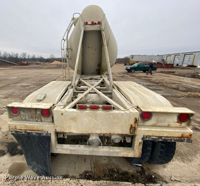 image for item DM2759 1978 Fruehauf pneumatic dry bulk trailer