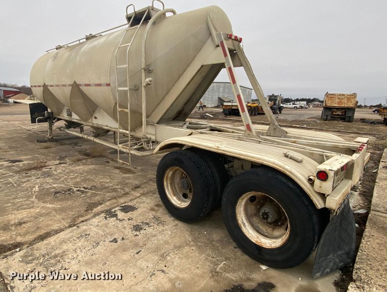 image for item DM2759 1978 Fruehauf pneumatic dry bulk trailer