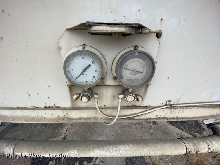 image for item DM2759 1978 Fruehauf pneumatic dry bulk trailer