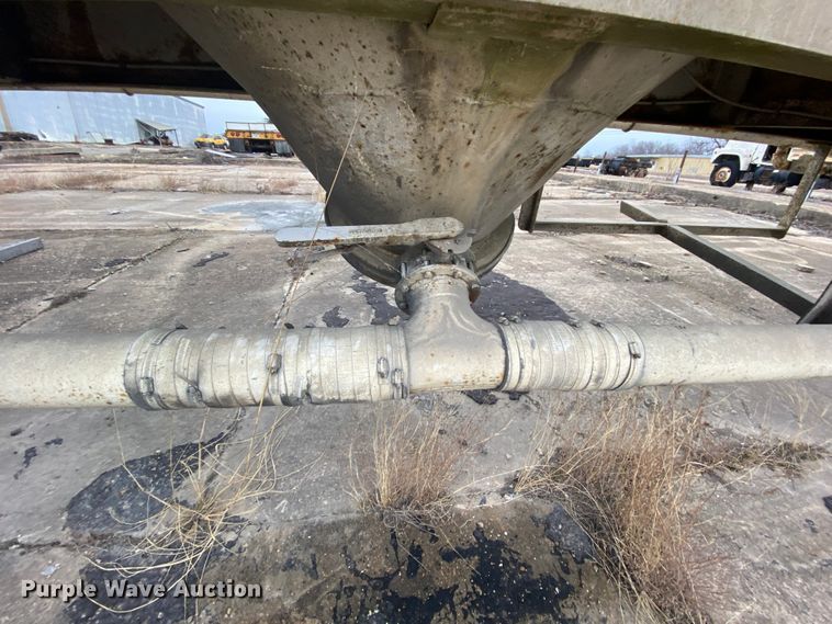 image for item DM2759 1978 Fruehauf pneumatic dry bulk trailer