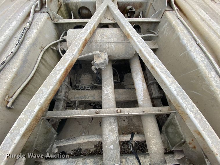 image for item DM2759 1978 Fruehauf pneumatic dry bulk trailer