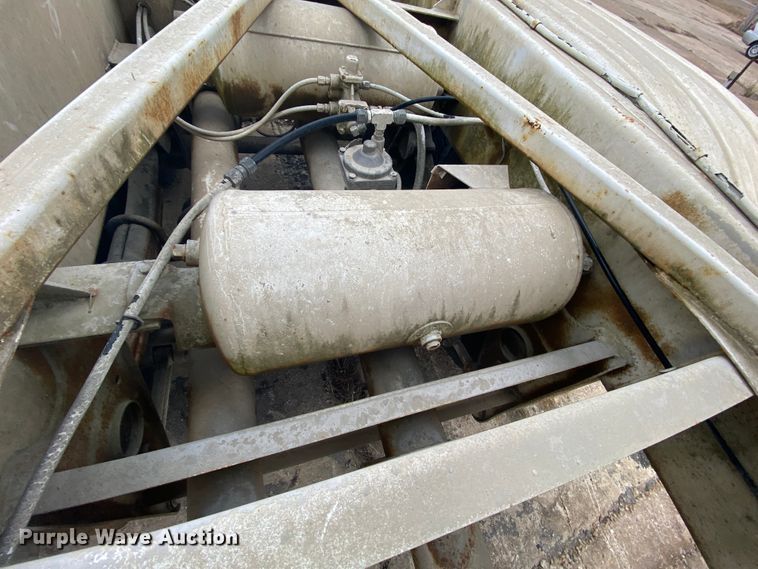 image for item DM2759 1978 Fruehauf pneumatic dry bulk trailer