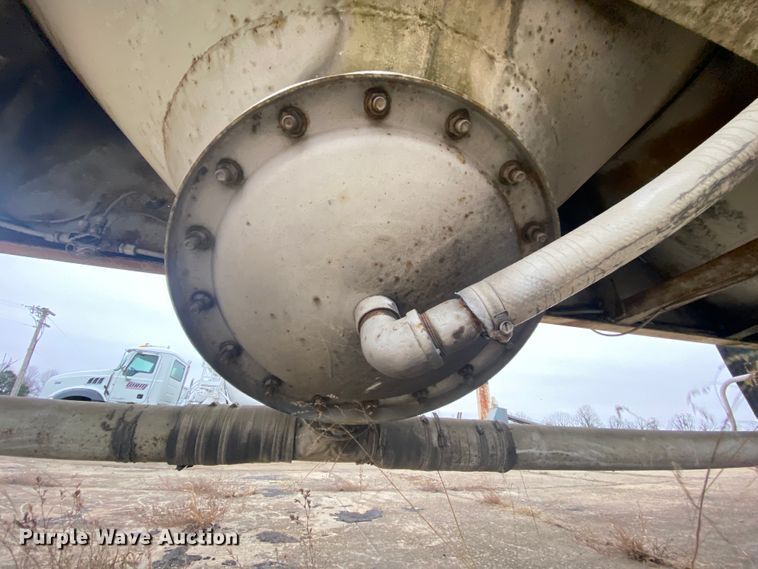 image for item DM2759 1978 Fruehauf pneumatic dry bulk trailer