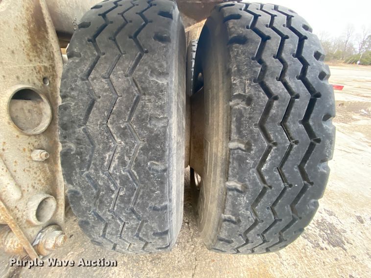 image for item DM2759 1978 Fruehauf pneumatic dry bulk trailer